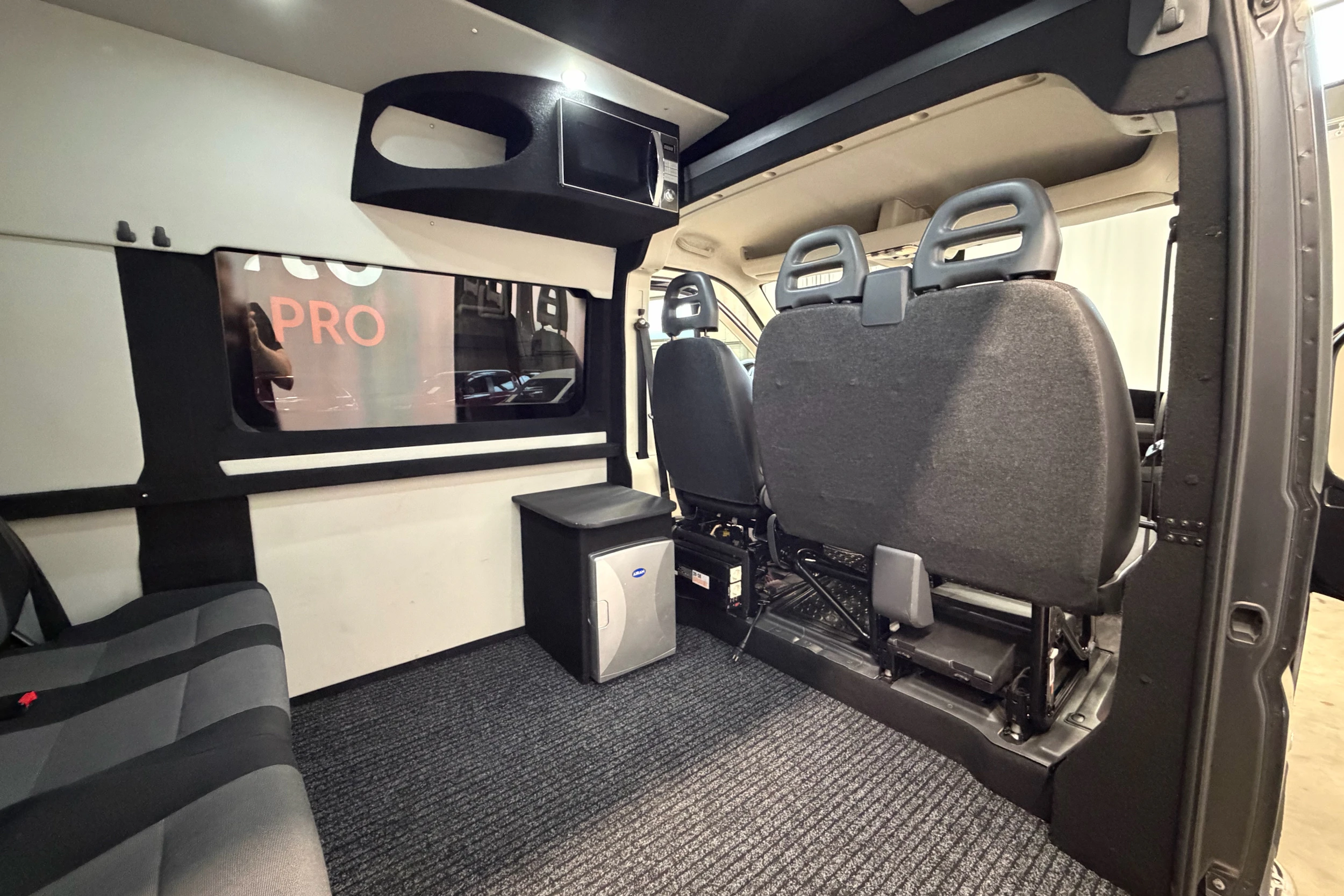 harmaa Peugeot Boxer 2019 kuva 16.