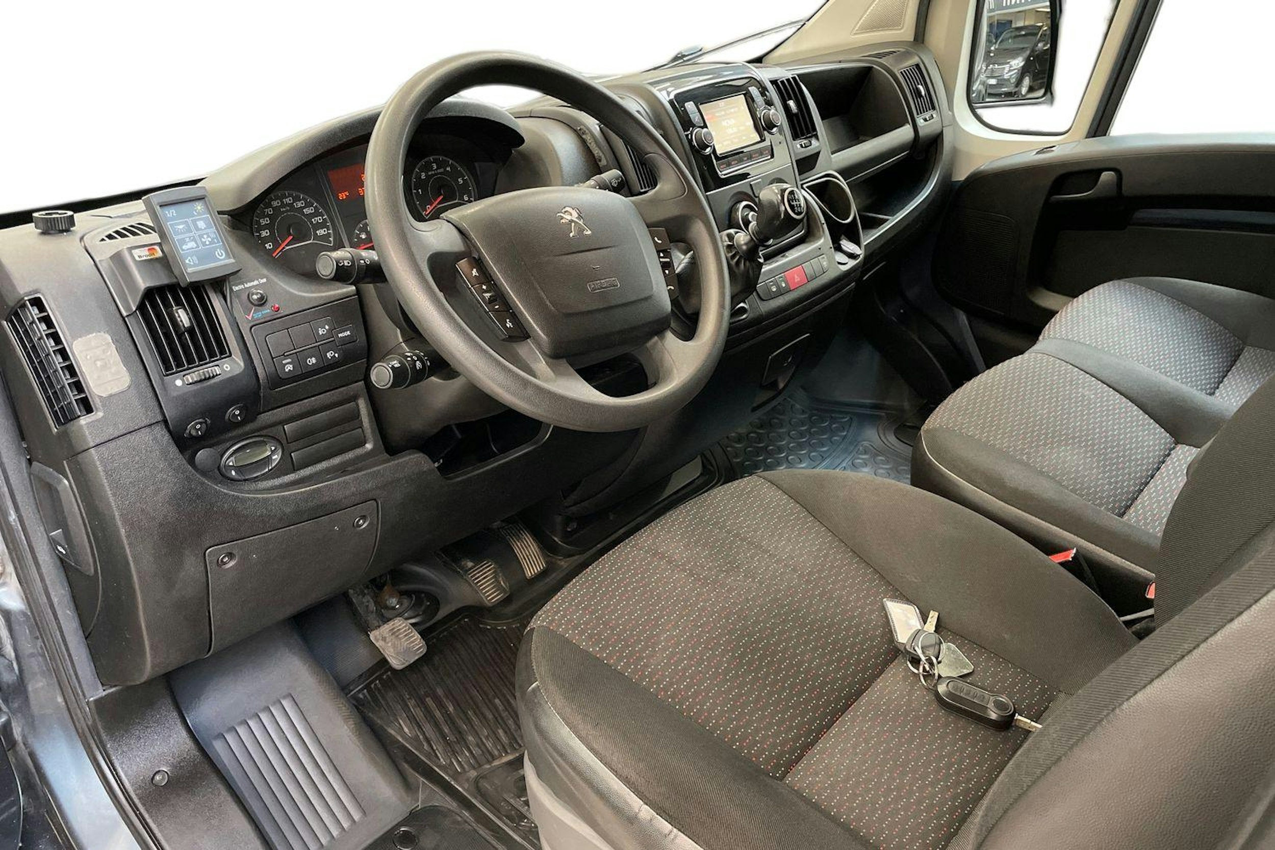 harmaa Peugeot Boxer 2020 kuva 7.