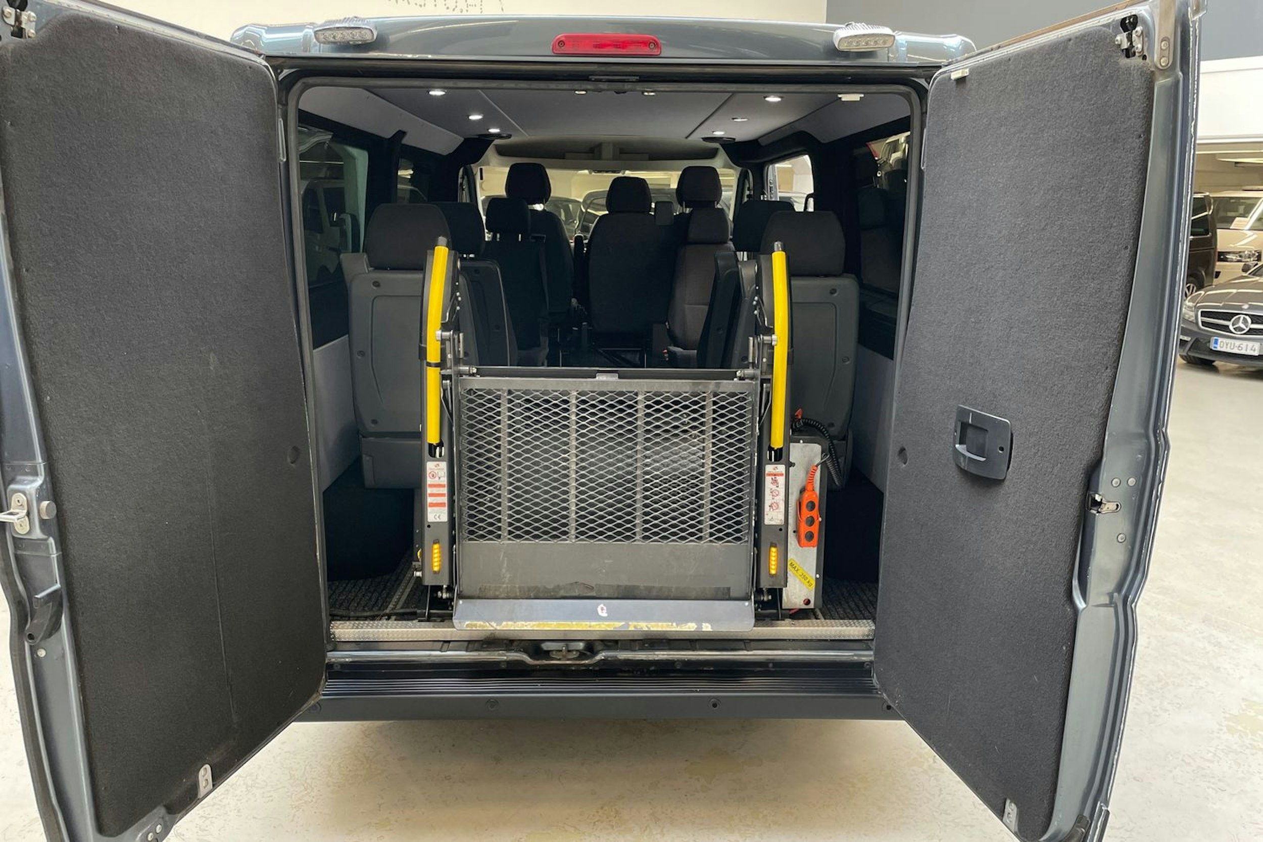 harmaa Peugeot Boxer 2020 kuva 16.