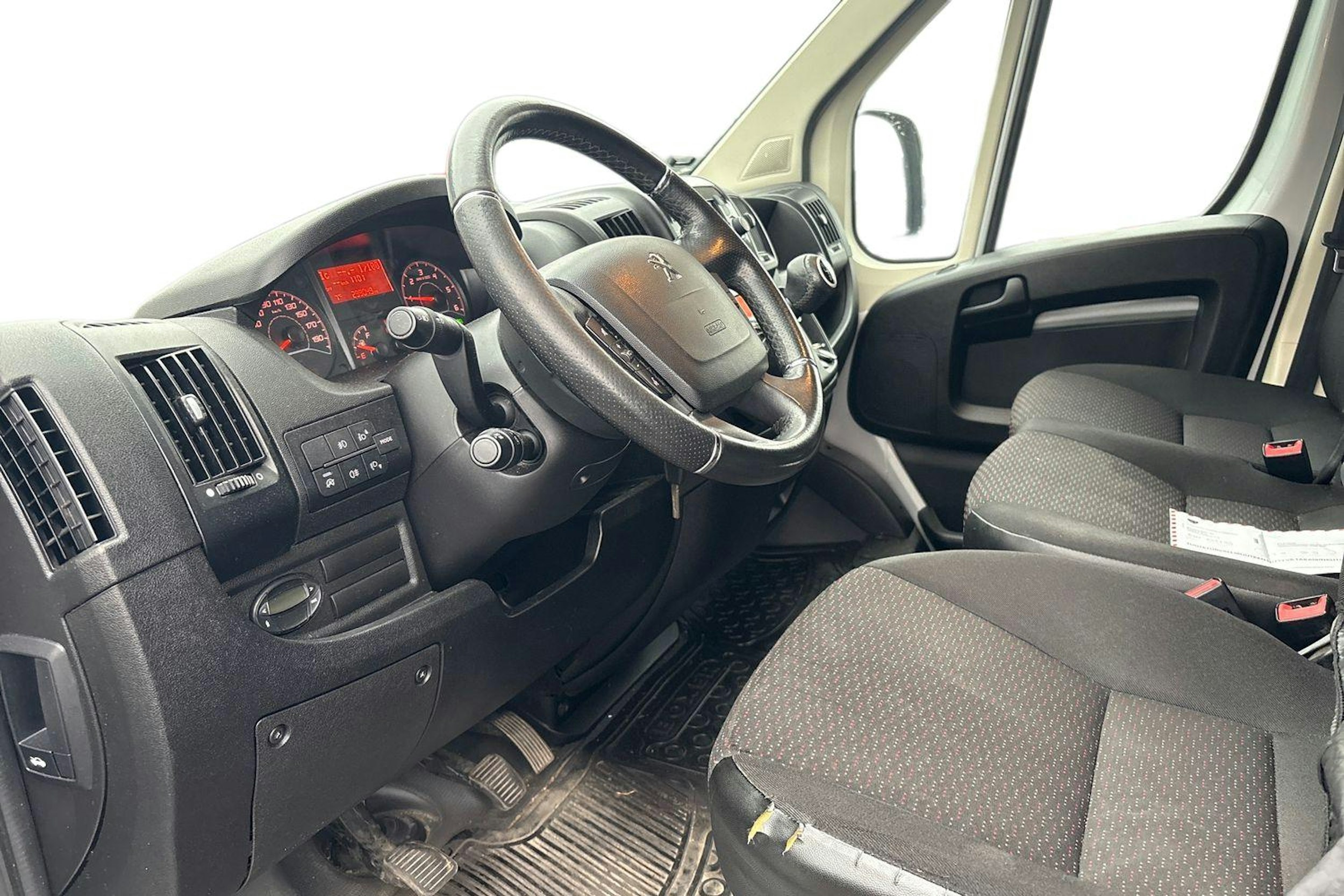 harmaa Peugeot Boxer 2021 kuva 3.