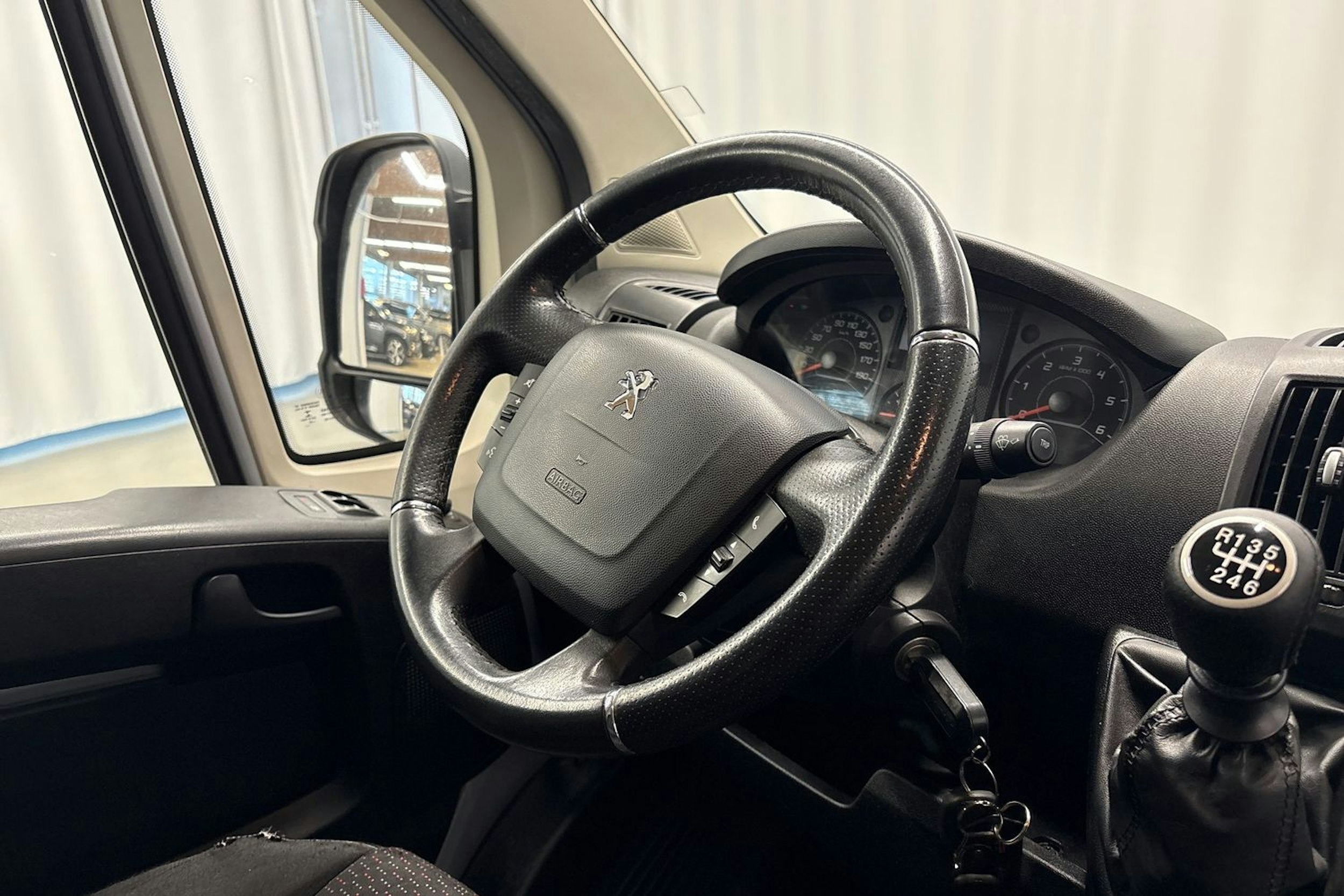 harmaa Peugeot Boxer 2021 kuva 13.