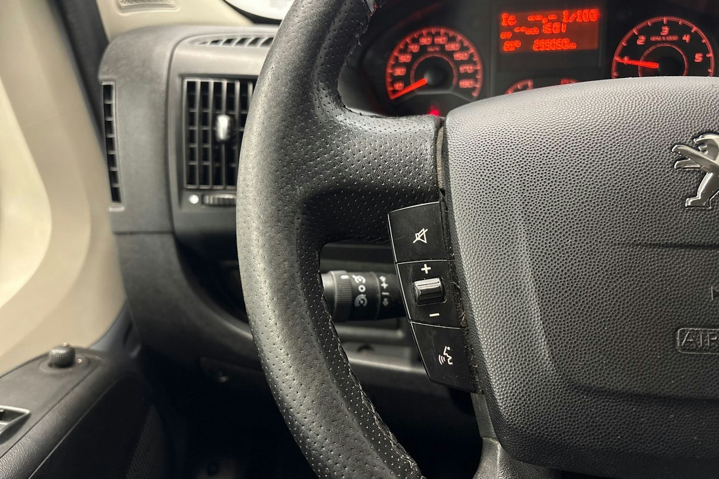 harmaa Peugeot Boxer 2021 kuva 15.