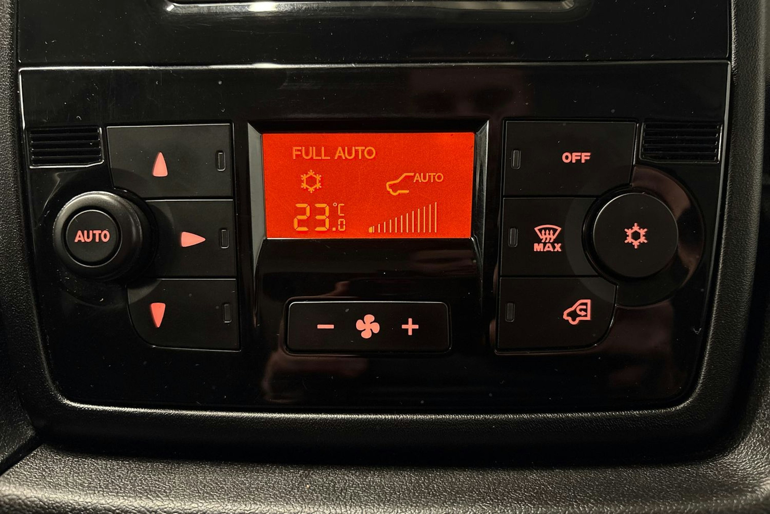 harmaa Peugeot Boxer 2021 kuva 23.
