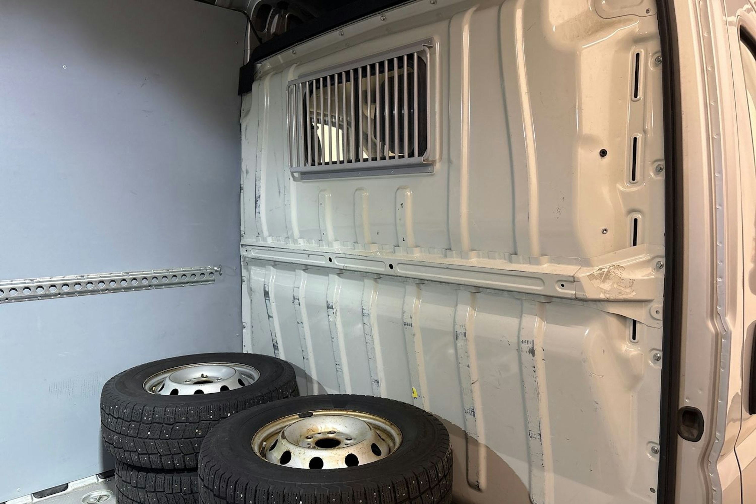 harmaa Peugeot Boxer 2021 kuva 27.