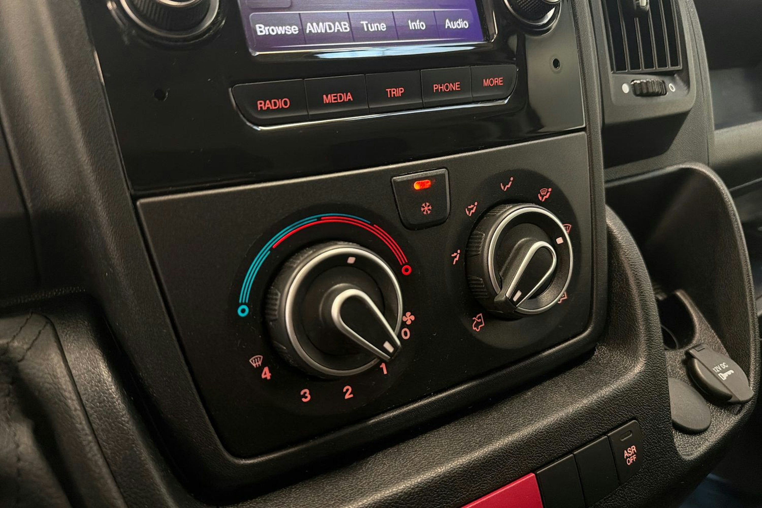 valkoinen Peugeot Boxer 2022 kuva 17.