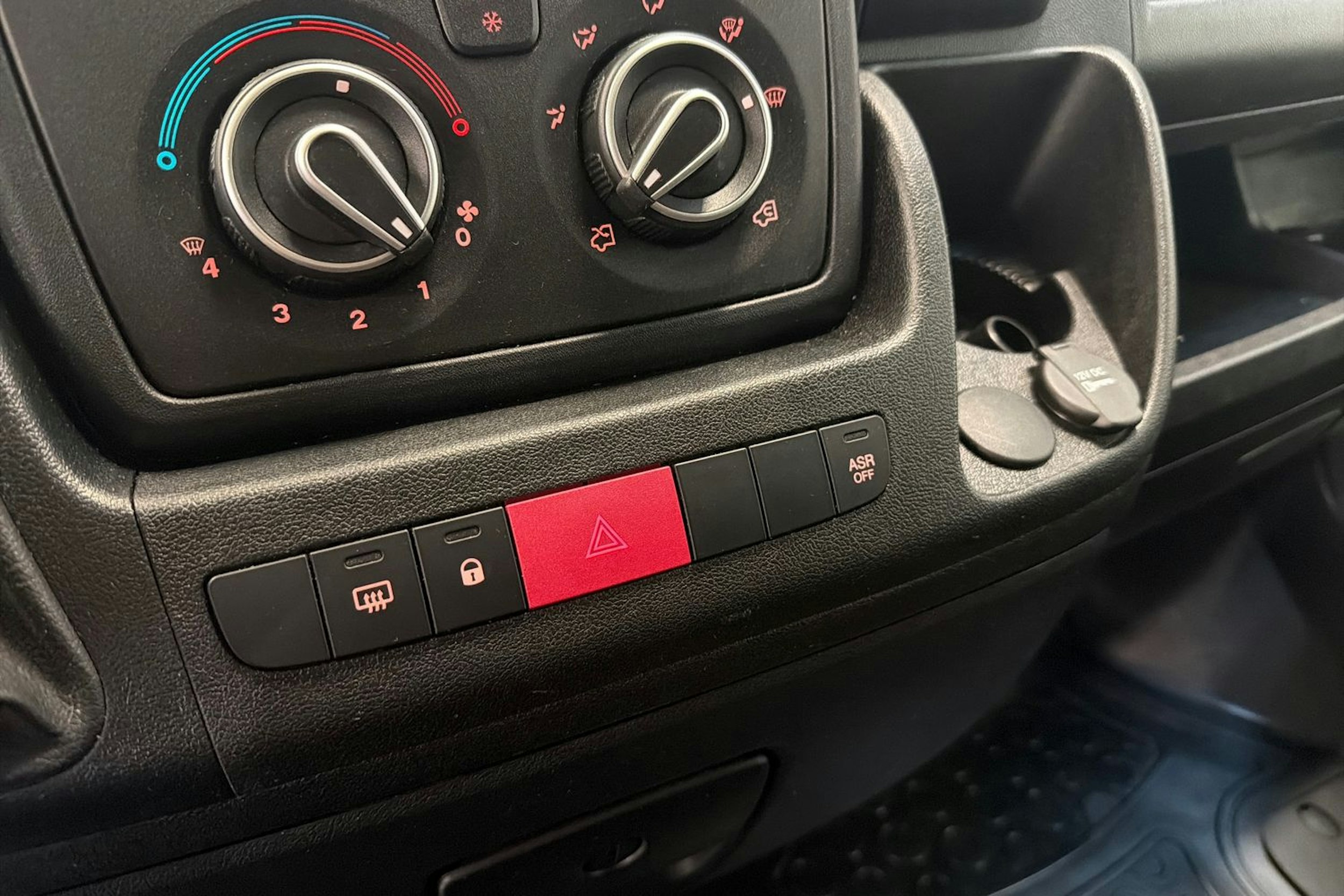 valkoinen Peugeot Boxer 2022 kuva 18.