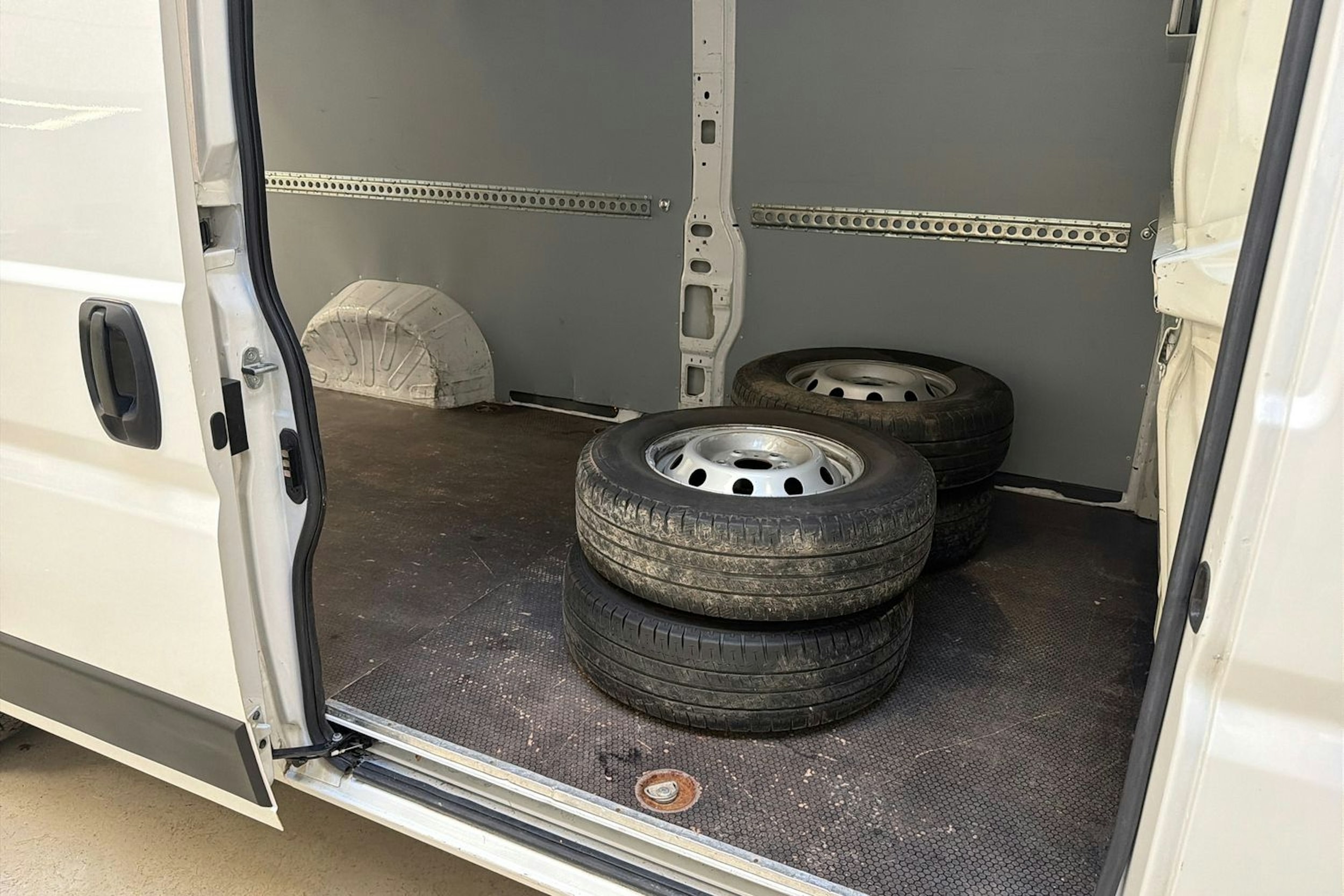 valkoinen Peugeot Boxer 2022 kuva 24.