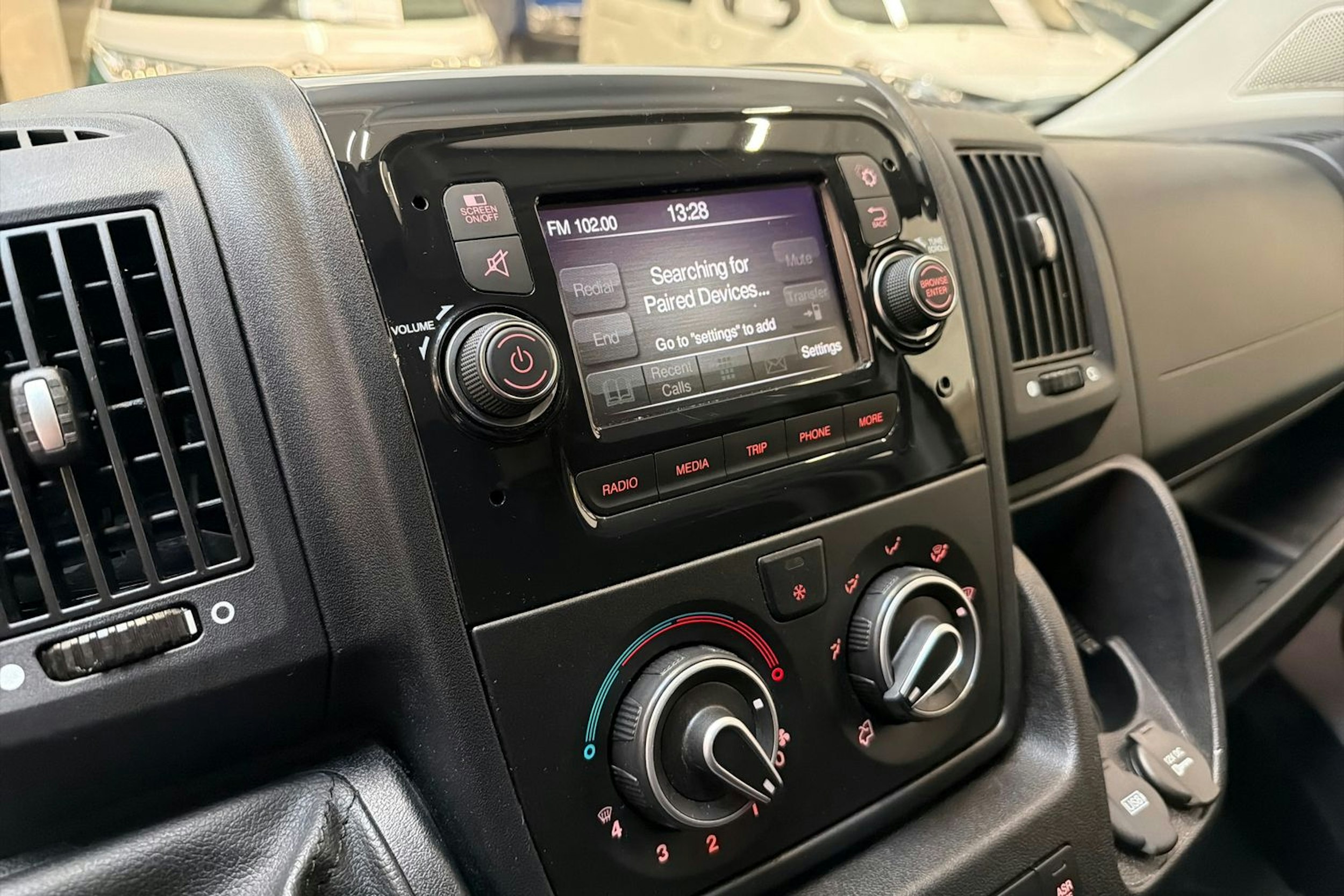 valkoinen Peugeot Boxer 2022 kuva 16.