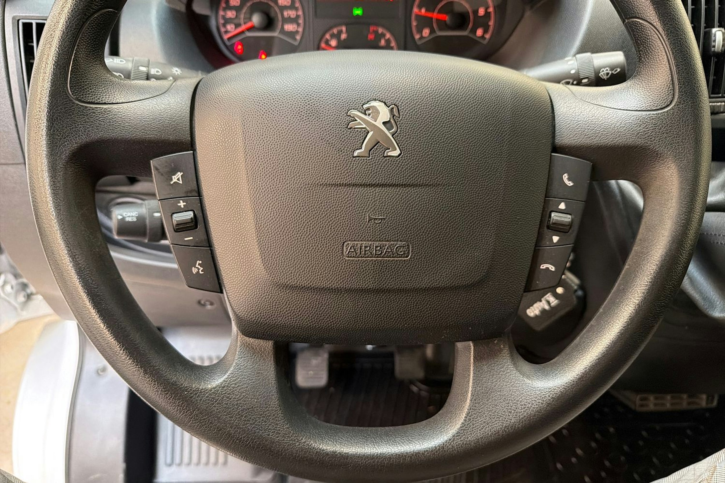 valkoinen Peugeot Boxer 2022 kuva 19.