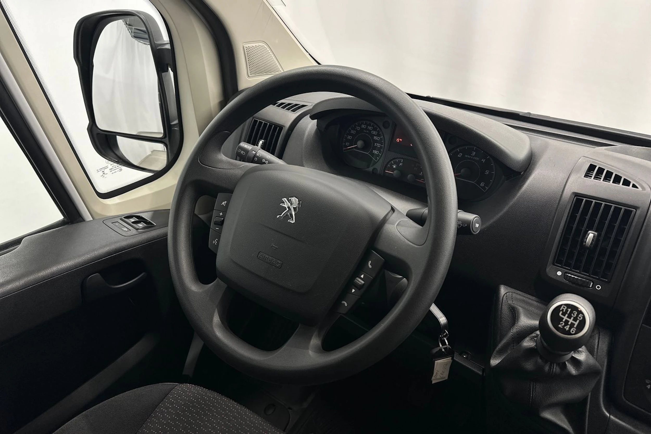 valkoinen Peugeot Boxer 2023 kuva 10.