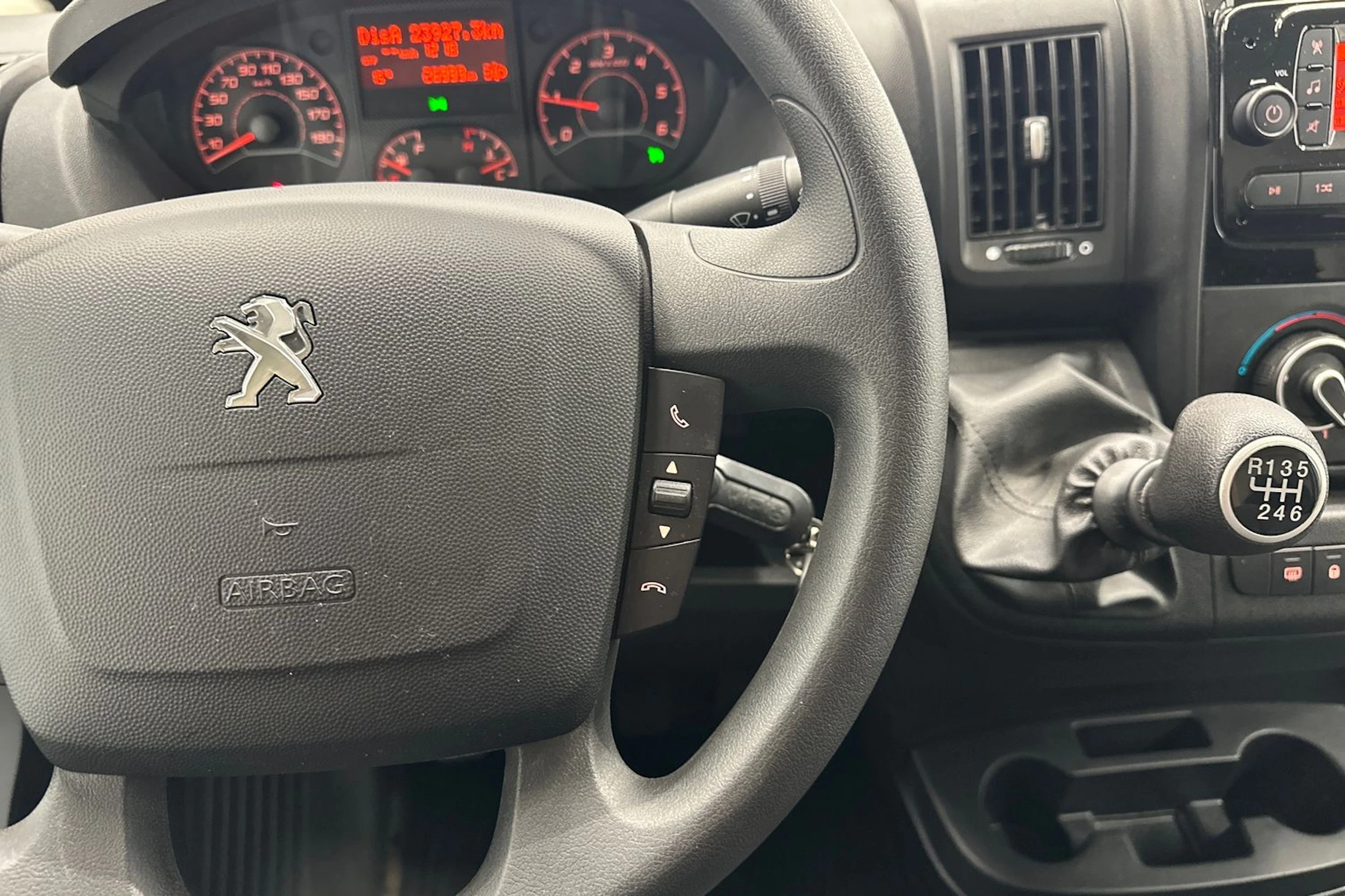 valkoinen Peugeot Boxer 2023 kuva 12.