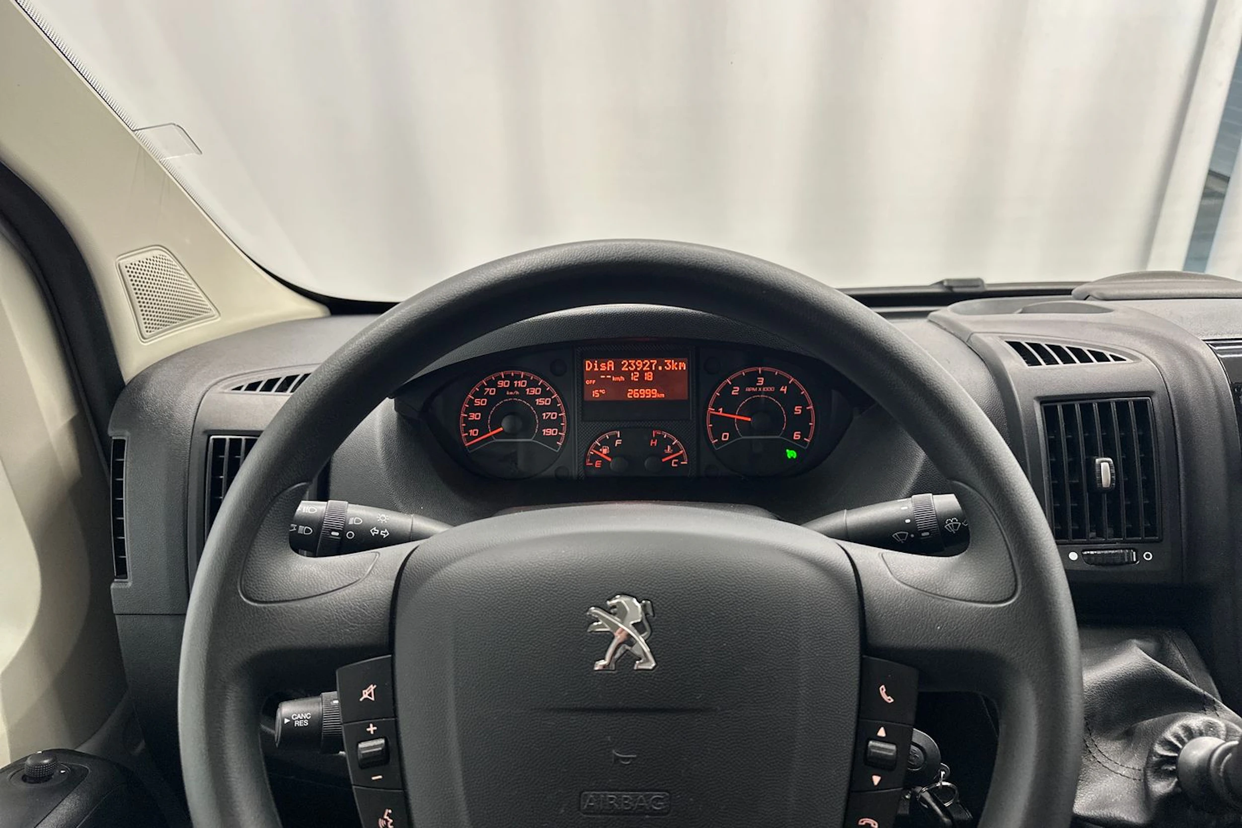 valkoinen Peugeot Boxer 2023 kuva 13.
