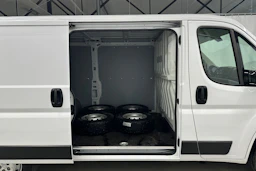 valkoinen Peugeot Boxer 2023 kuva 23.