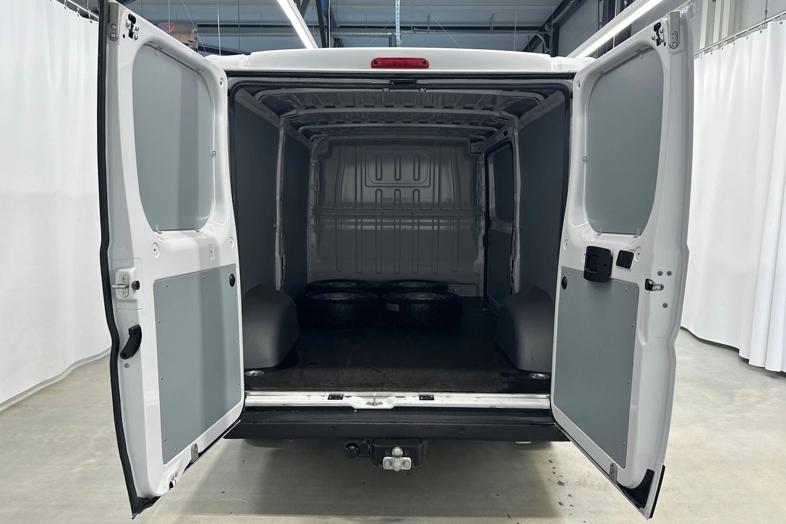 valkoinen Peugeot Boxer 2023 kuva 24.