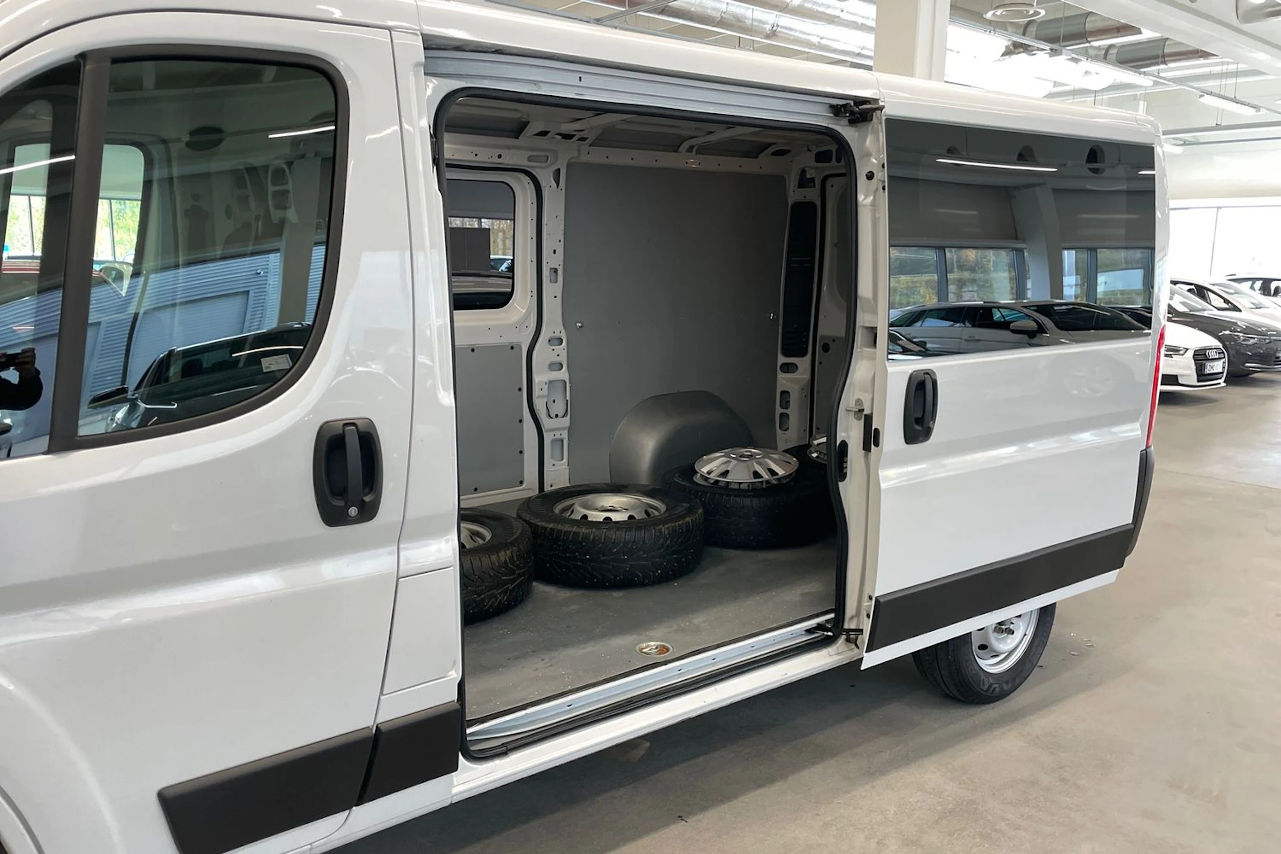Valkoinen Peugeot BOXER 2023 kuva 18.