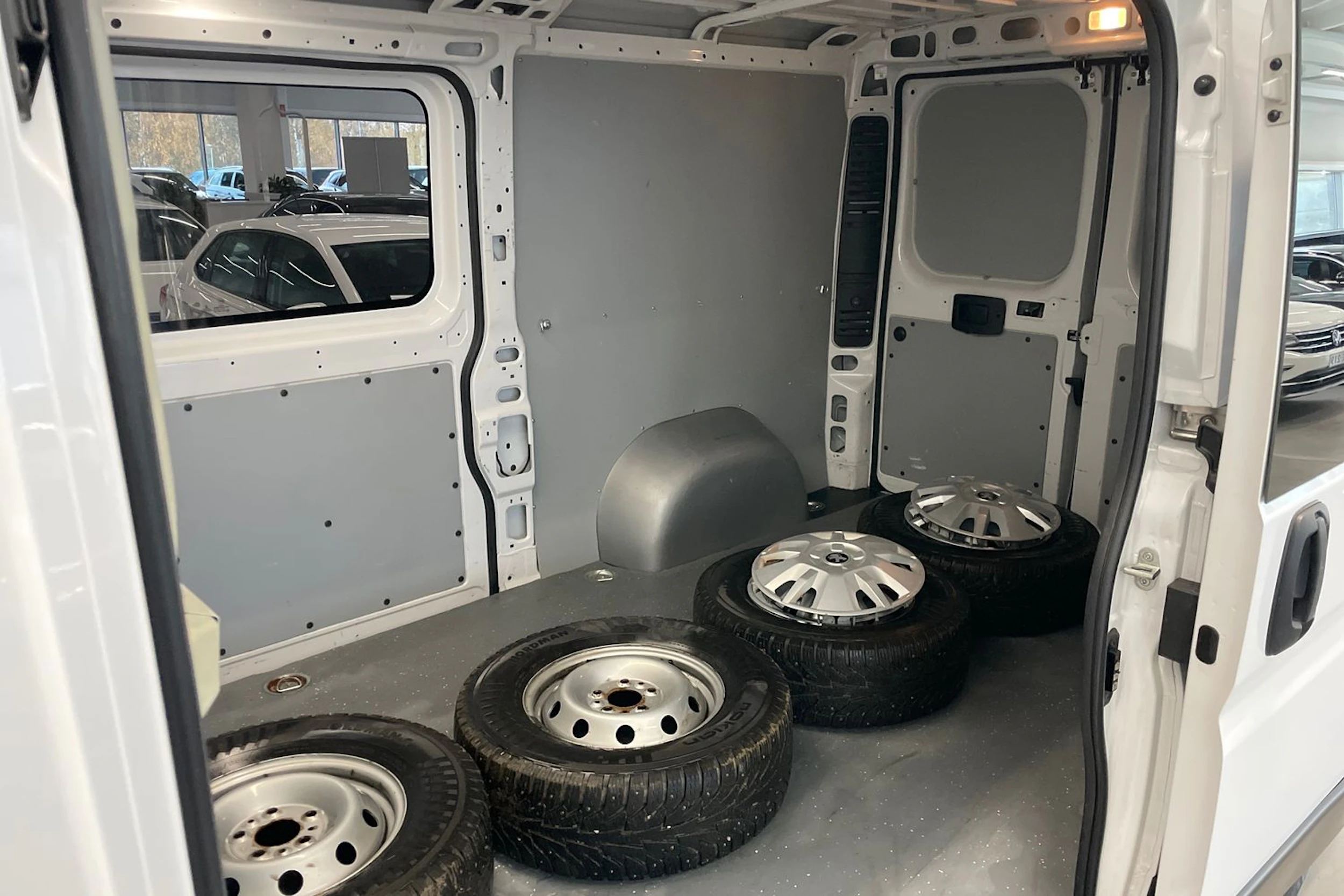 Valkoinen Peugeot BOXER 2023 kuva 19.