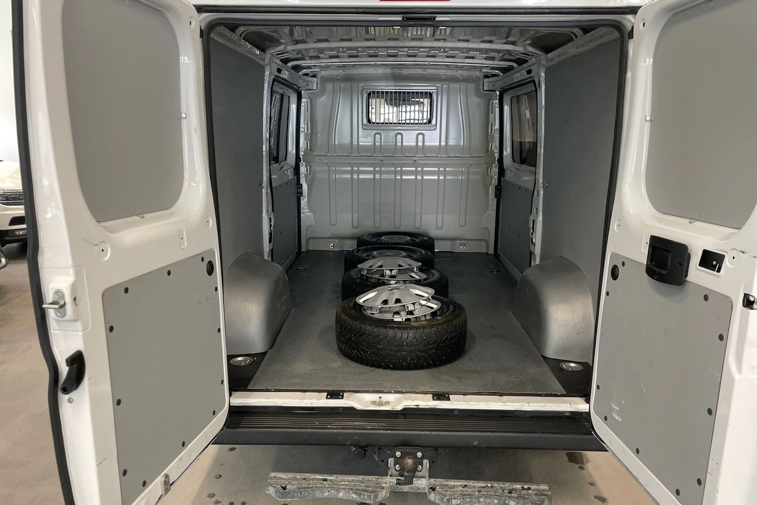Valkoinen Peugeot BOXER 2023 kuva 21.