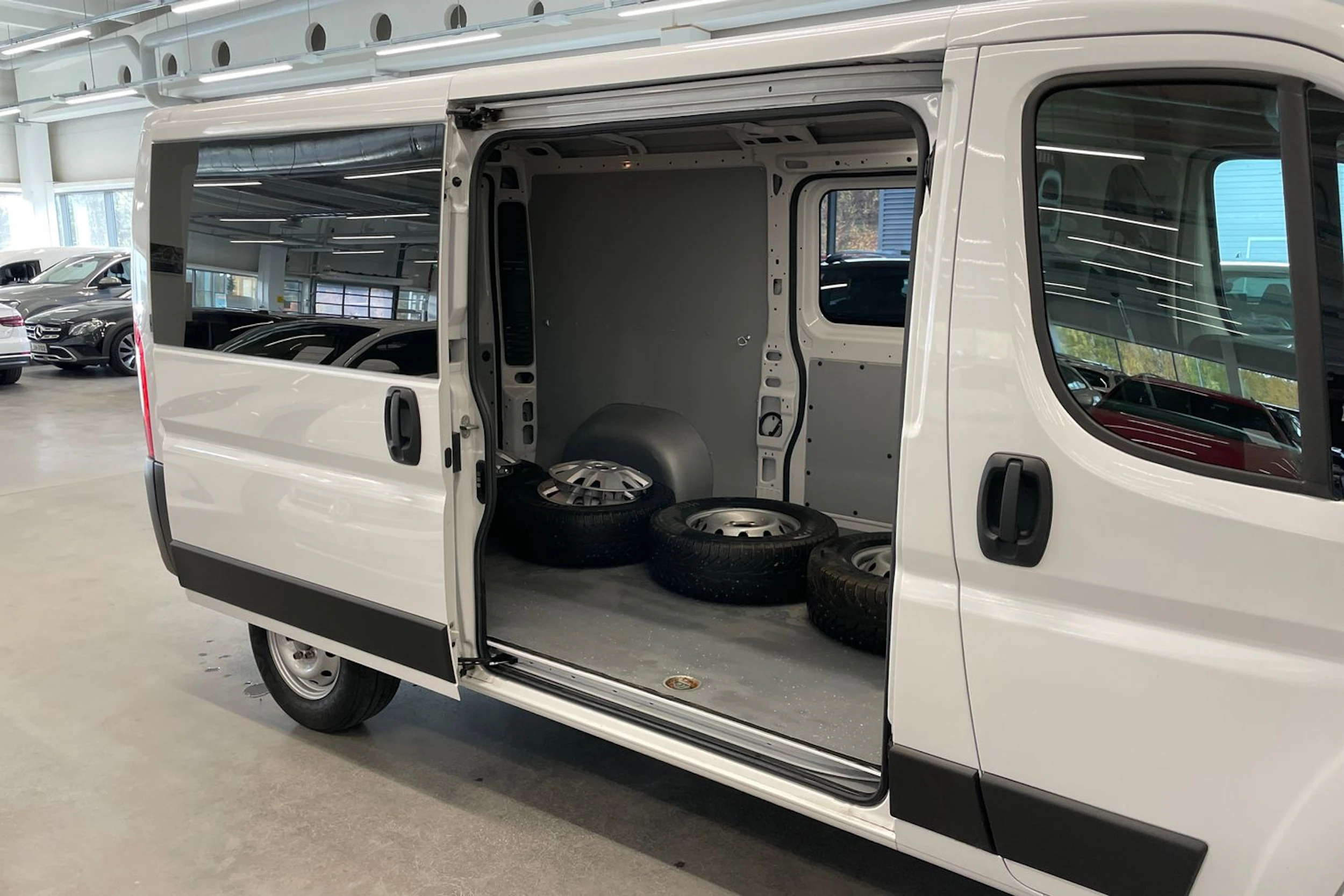 Valkoinen Peugeot BOXER 2023 kuva 23.
