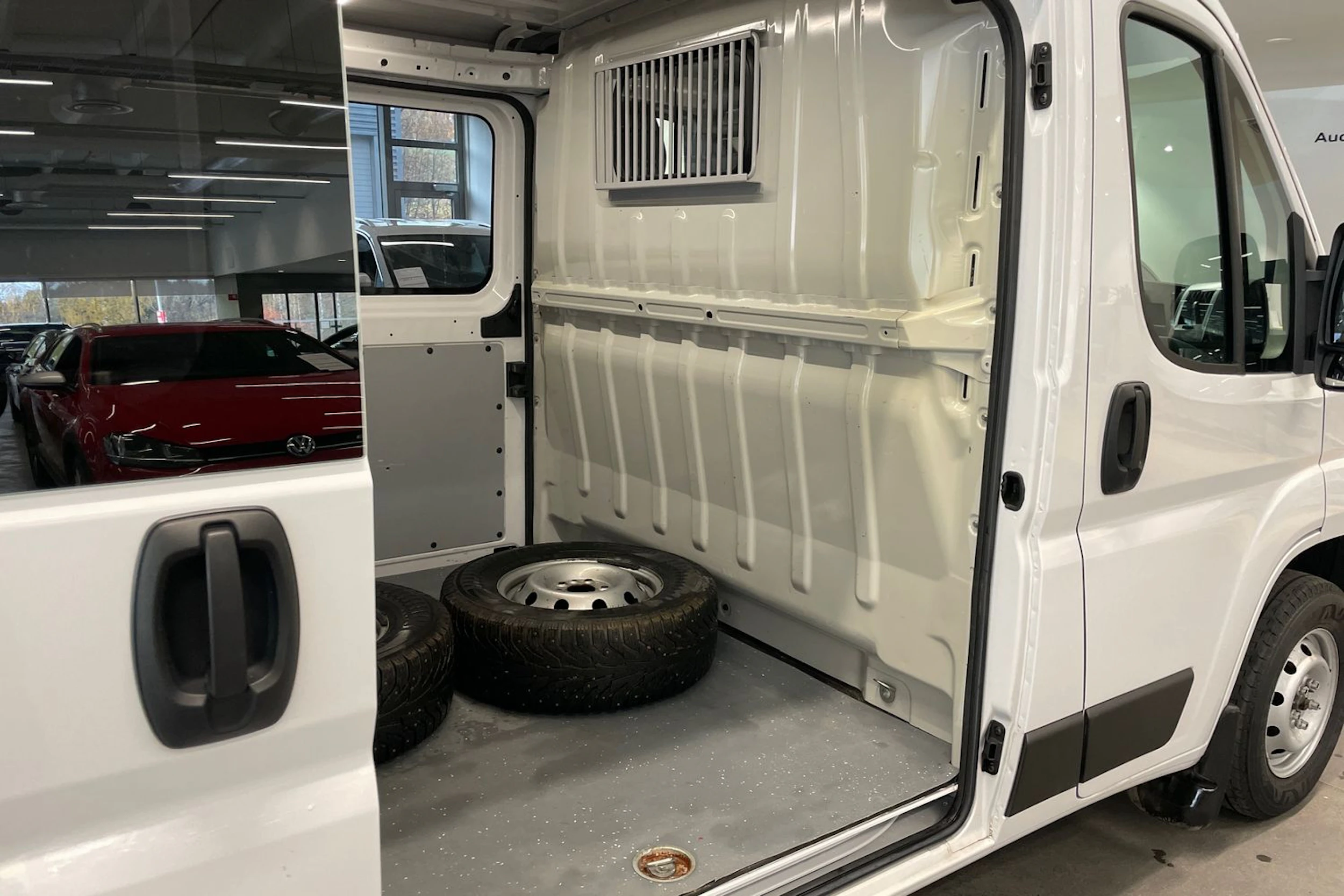 Valkoinen Peugeot BOXER 2023 kuva 25.