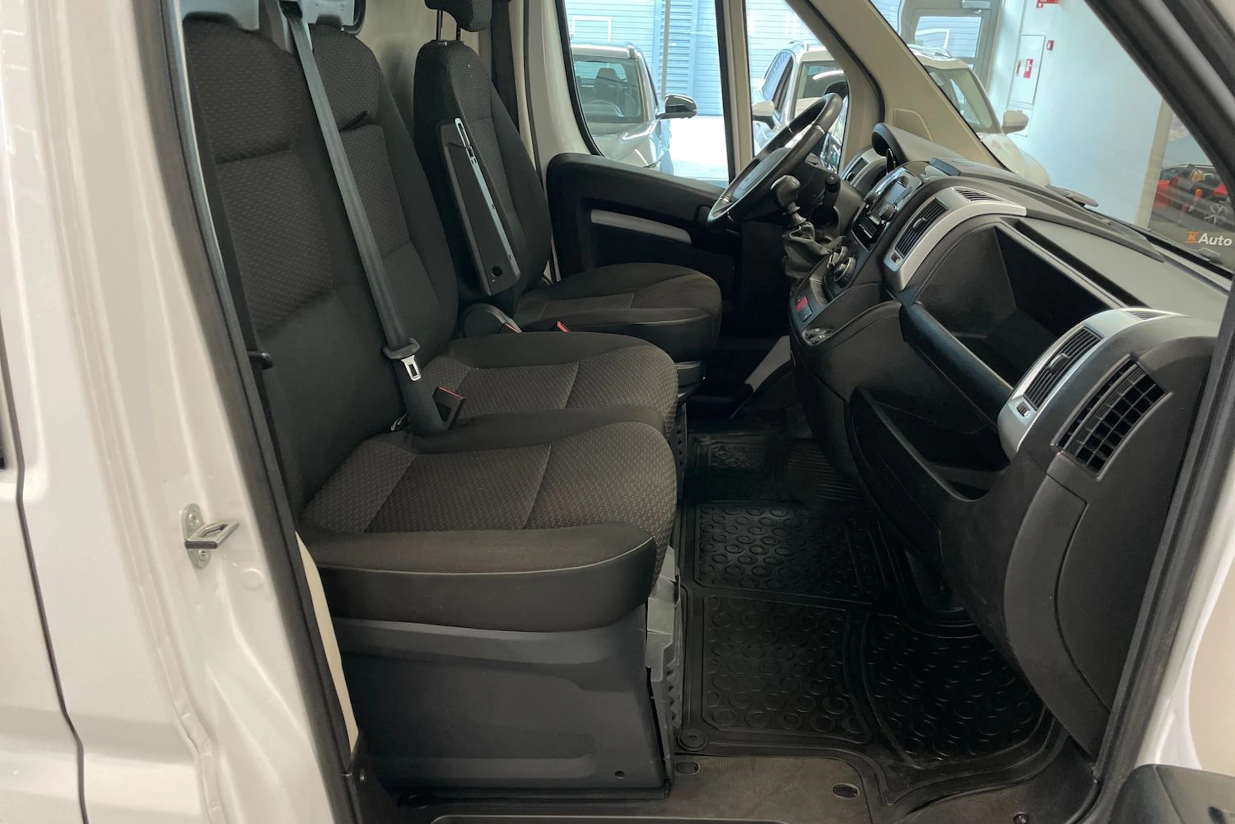 Valkoinen Peugeot BOXER 2023 kuva 26.