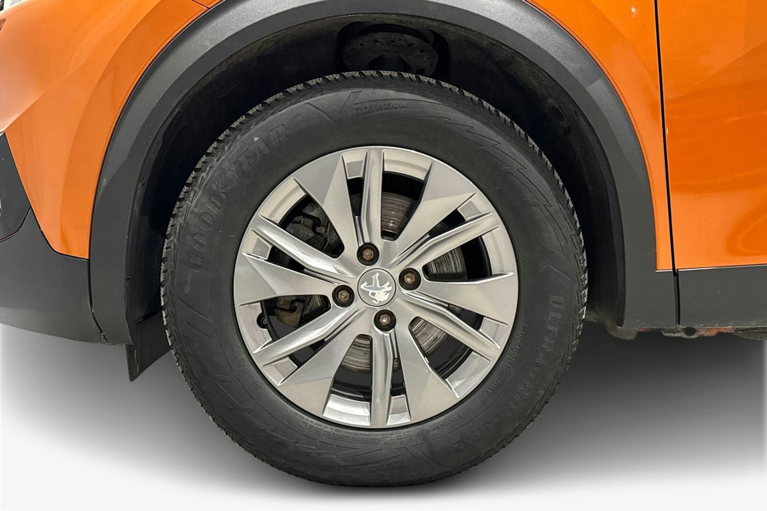 oranssi Peugeot e-2008 2020 kuva 9.