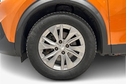 oranssi Peugeot e-2008 2020 kuva 9.