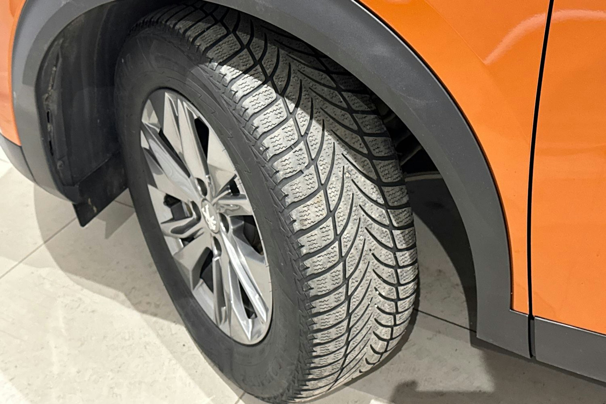 oranssi Peugeot e-2008 2020 kuva 10.