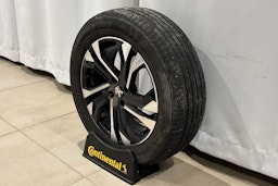 oranssi Peugeot e-2008 2020 kuva 11.