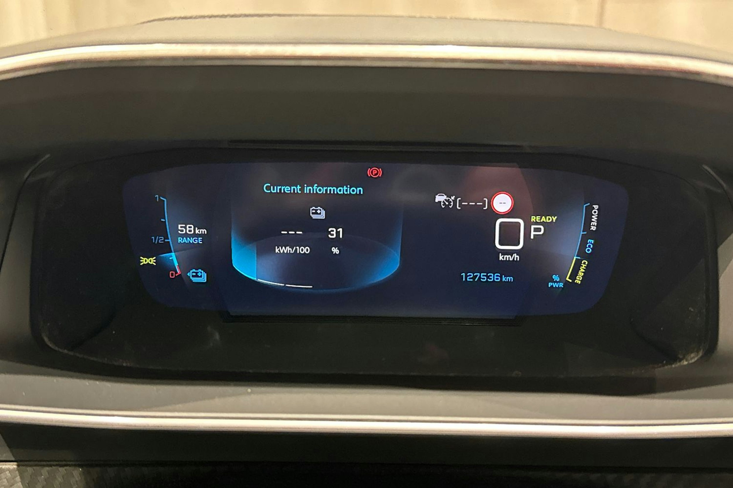 oranssi Peugeot e-2008 2020 kuva 15.