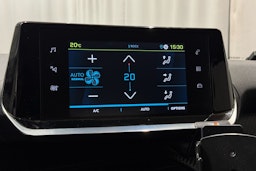 oranssi Peugeot e-2008 2020 kuva 18.