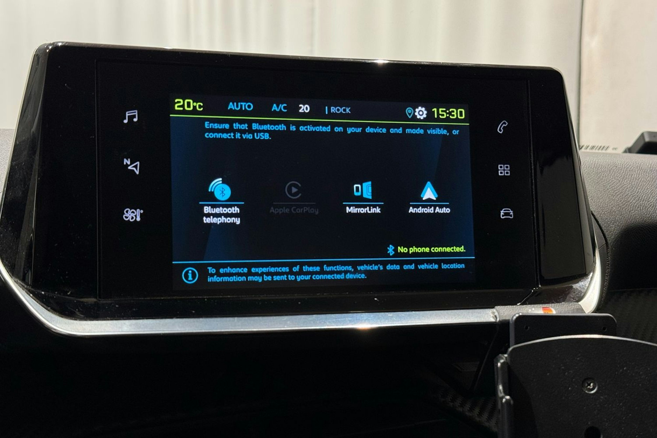 oranssi Peugeot e-2008 2020 kuva 19.