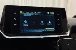 oranssi Peugeot e-2008 2020 kuva 19.