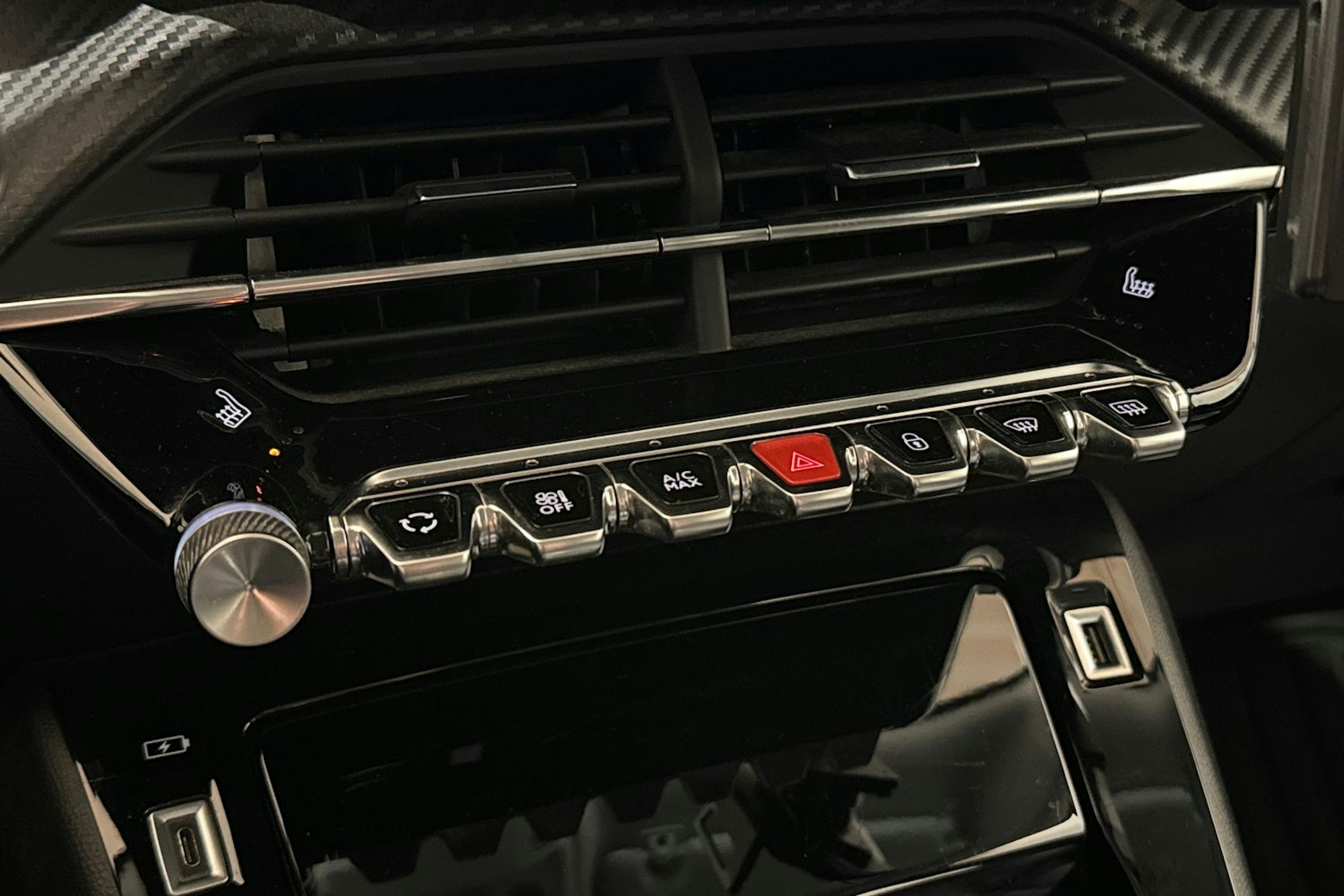 oranssi Peugeot e-2008 2020 kuva 20.