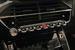 oranssi Peugeot e-2008 2020 kuva 20.