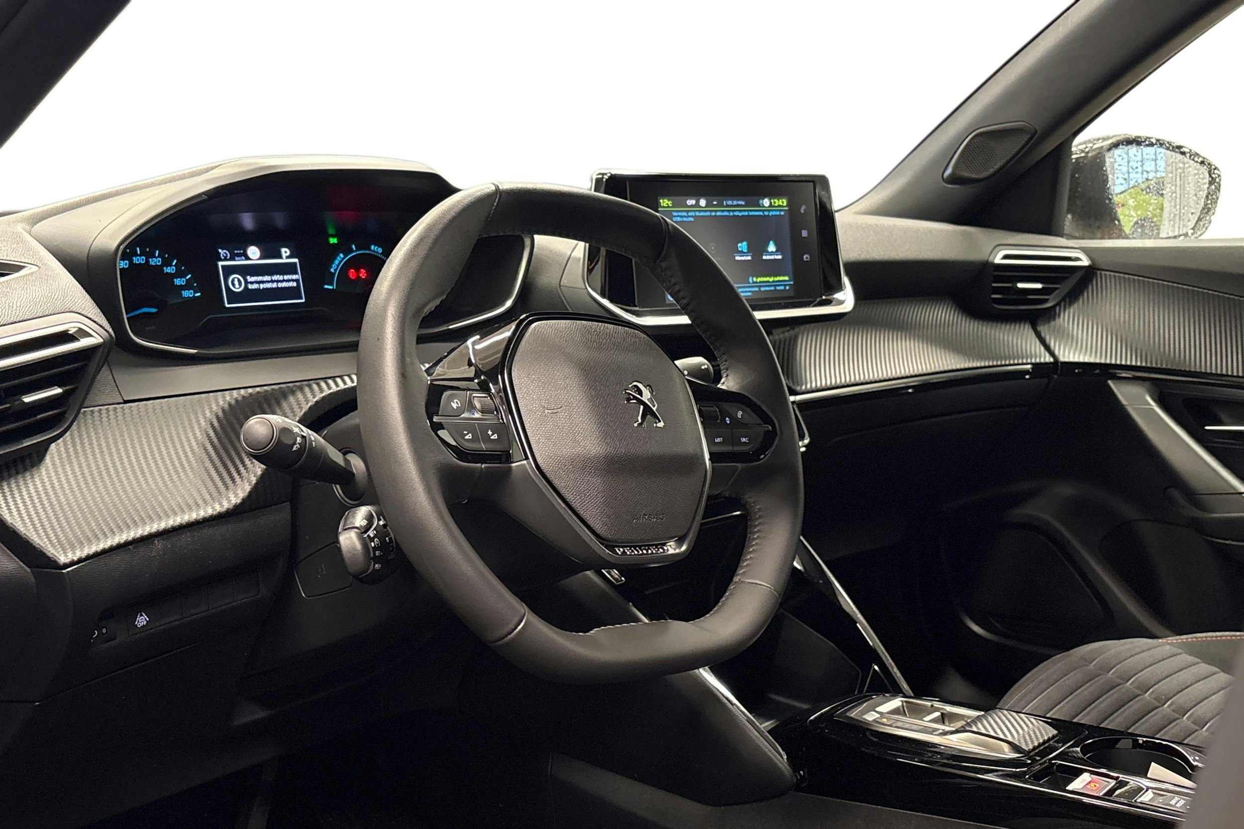 oranssi Peugeot e-2008 2023 kuva 3.