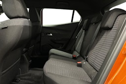 oranssi Peugeot e-2008 2023 kuva 8.