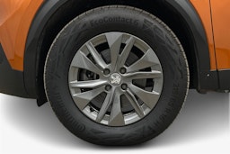 oranssi Peugeot e-2008 2023 kuva 9.