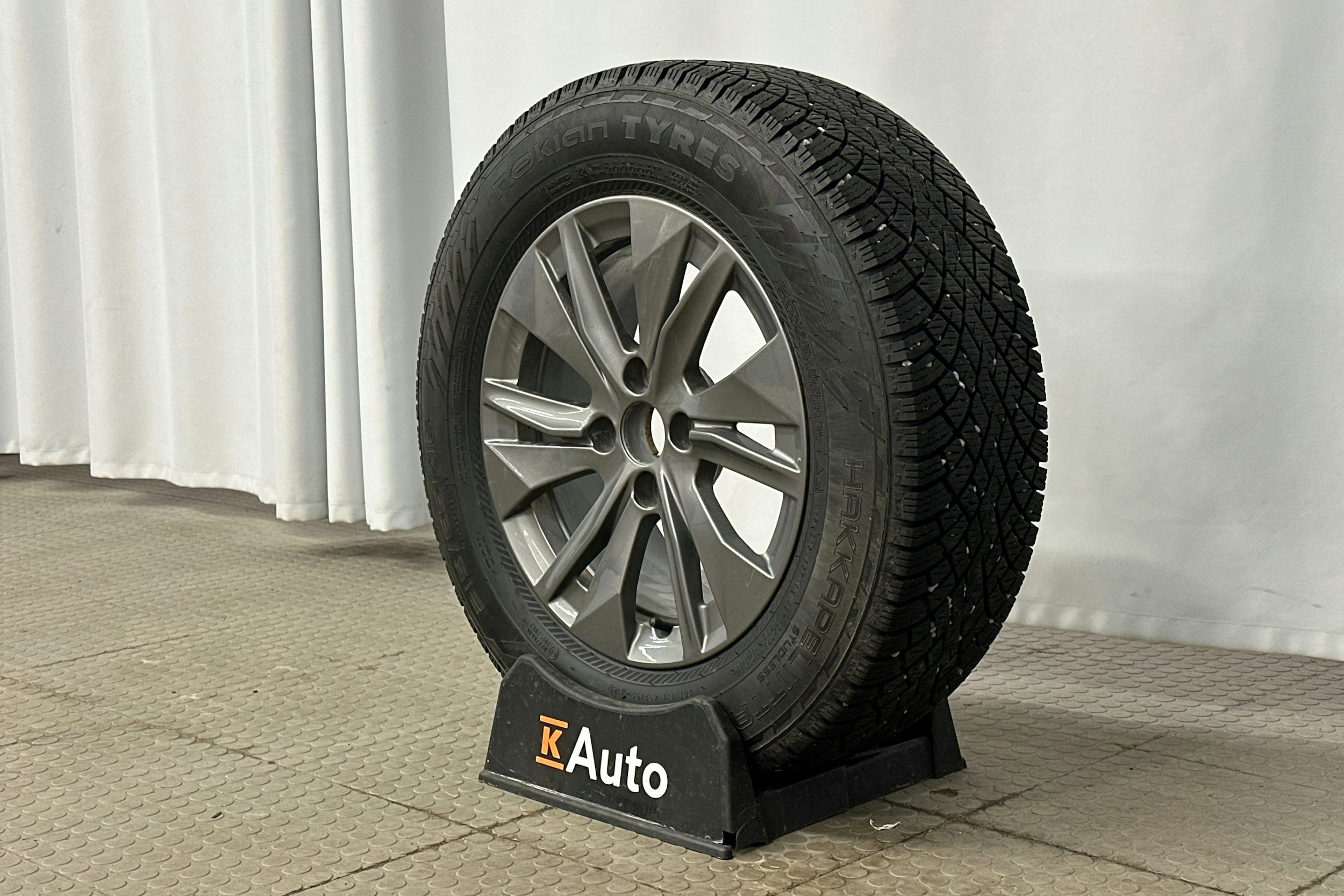 oranssi Peugeot e-2008 2023 kuva 10.