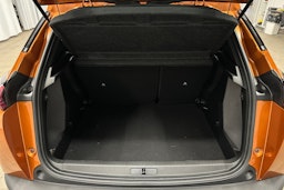 oranssi Peugeot e-2008 2023 kuva 11.