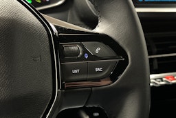 oranssi Peugeot e-2008 2023 kuva 15.