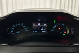 oranssi Peugeot e-2008 2023 kuva 16.