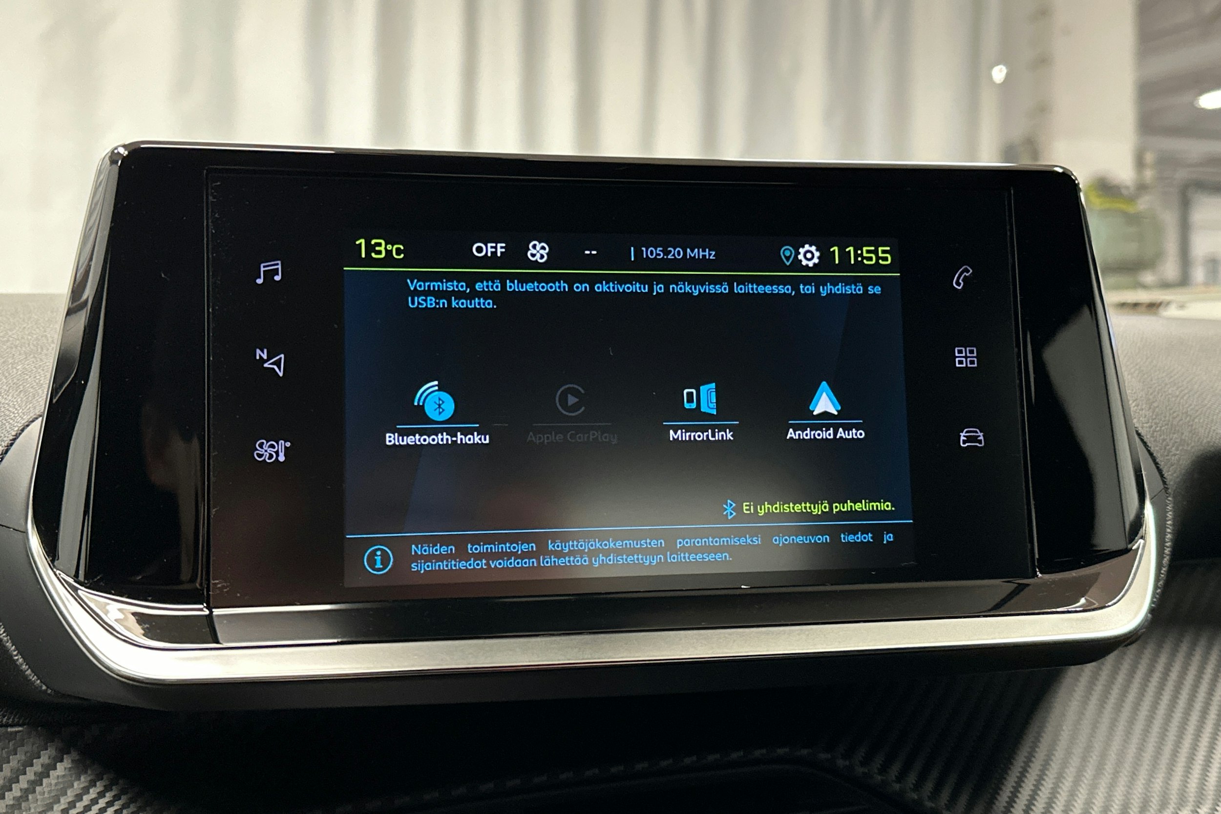 oranssi Peugeot e-2008 2023 kuva 17.