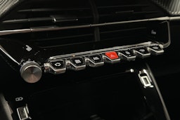 oranssi Peugeot e-2008 2023 kuva 20.