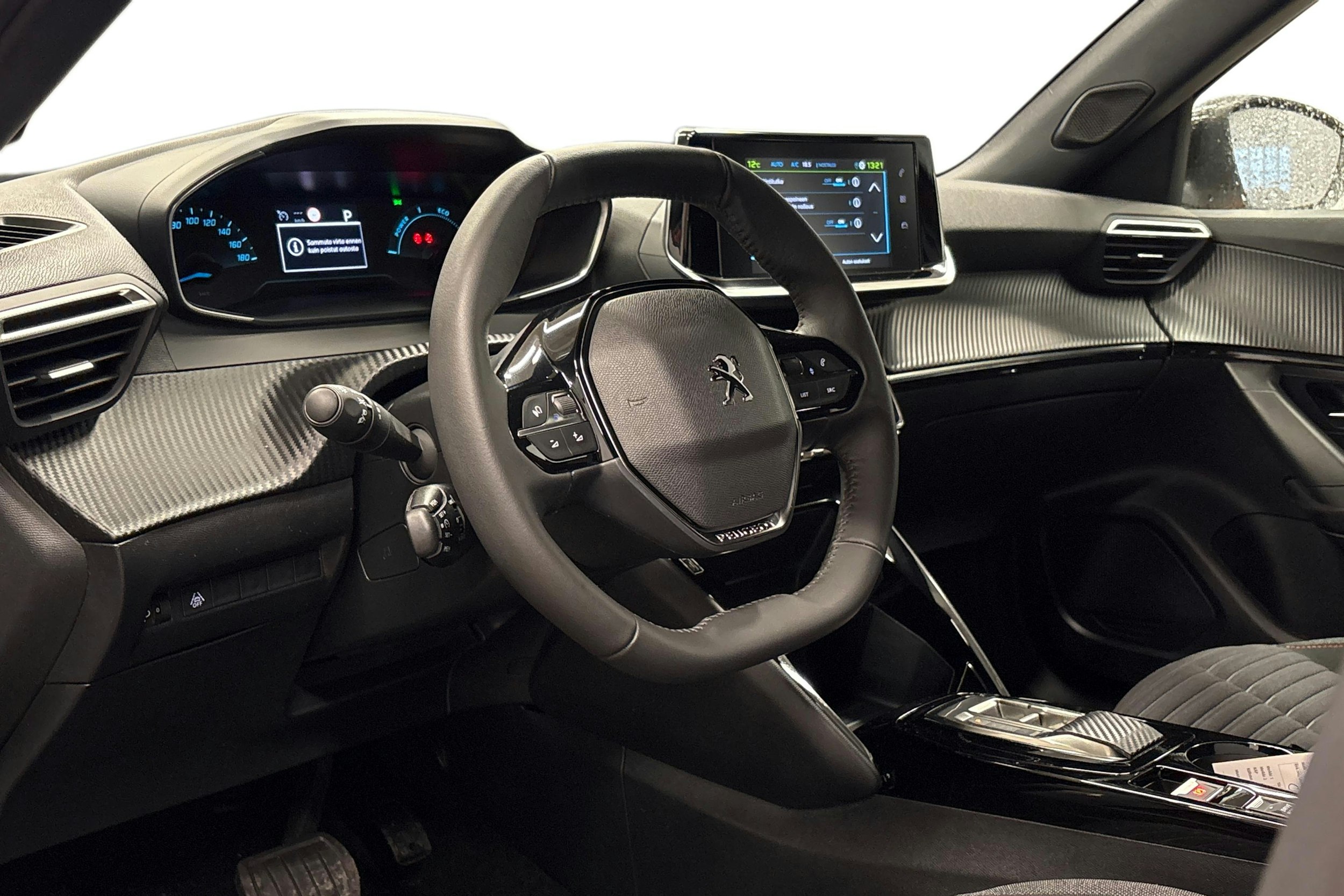 oranssi Peugeot e-2008 2023 kuva 3.