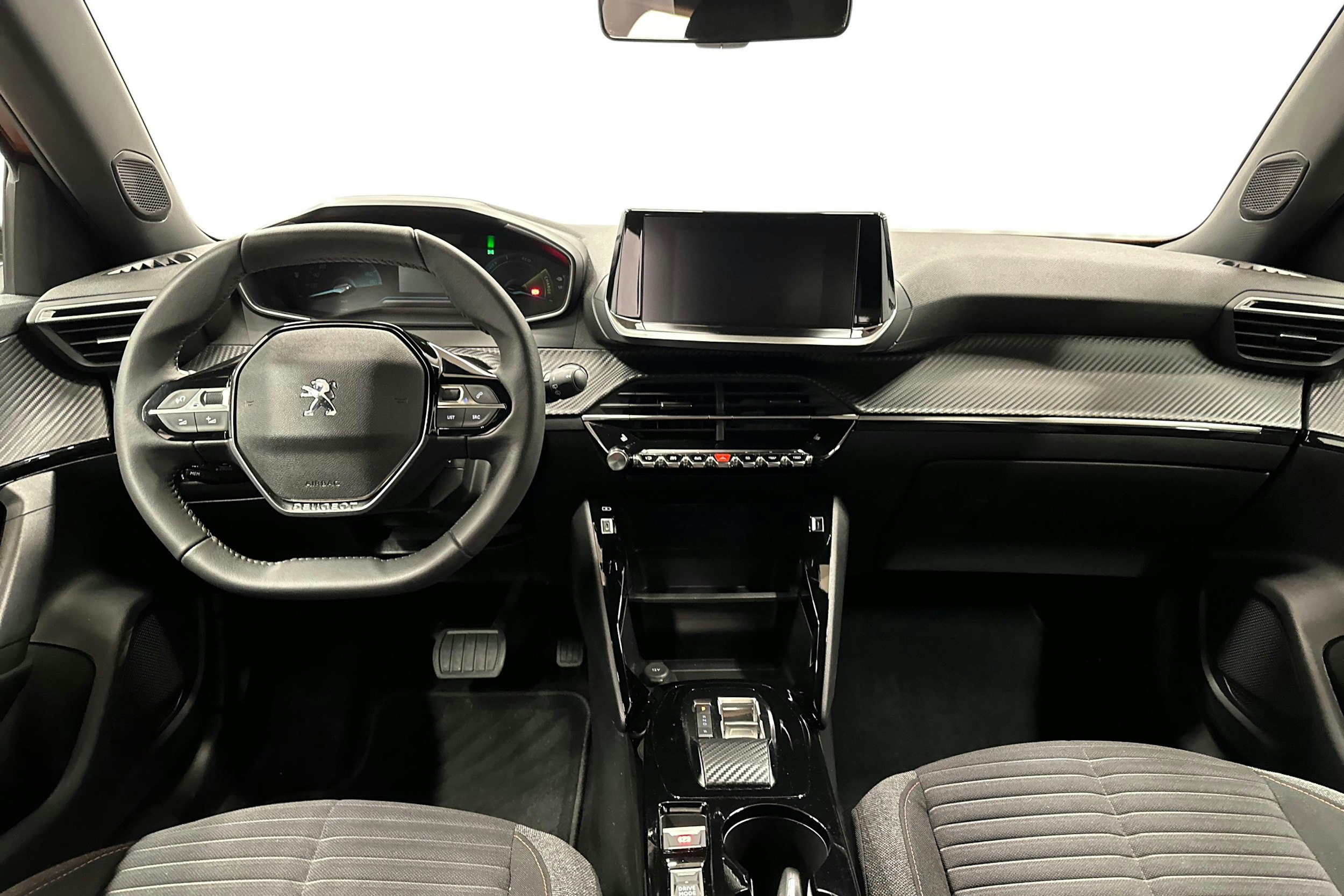 oranssi Peugeot e-2008 2023 kuva 9.
