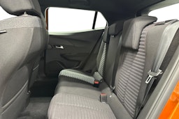 oranssi Peugeot e-2008 2023 kuva 10.