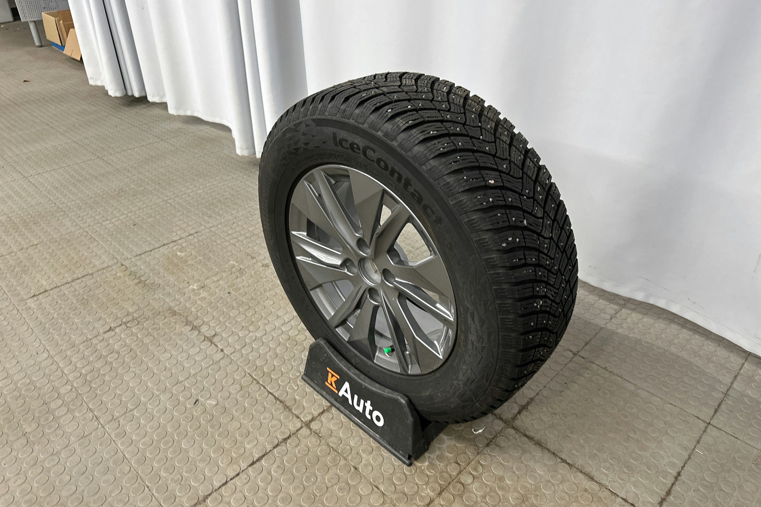 oranssi Peugeot e-2008 2023 kuva 13.