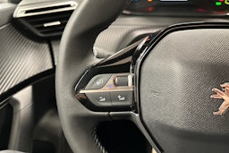 oranssi Peugeot e-2008 2023 kuva 14.