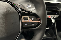 oranssi Peugeot e-2008 2023 kuva 15.