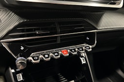 oranssi Peugeot e-2008 2023 kuva 22.